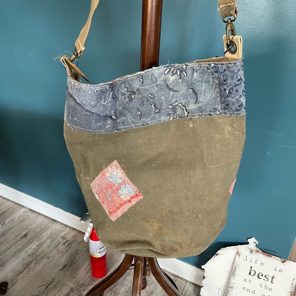 Crossbody purses made out of recycled army tents. - Picture 4 of 5